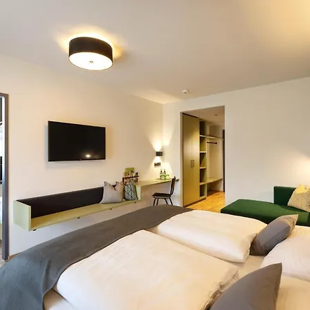 Jufa - Klangholzhus Латернс