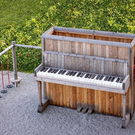 Jufa - Klangholzhus Латернс